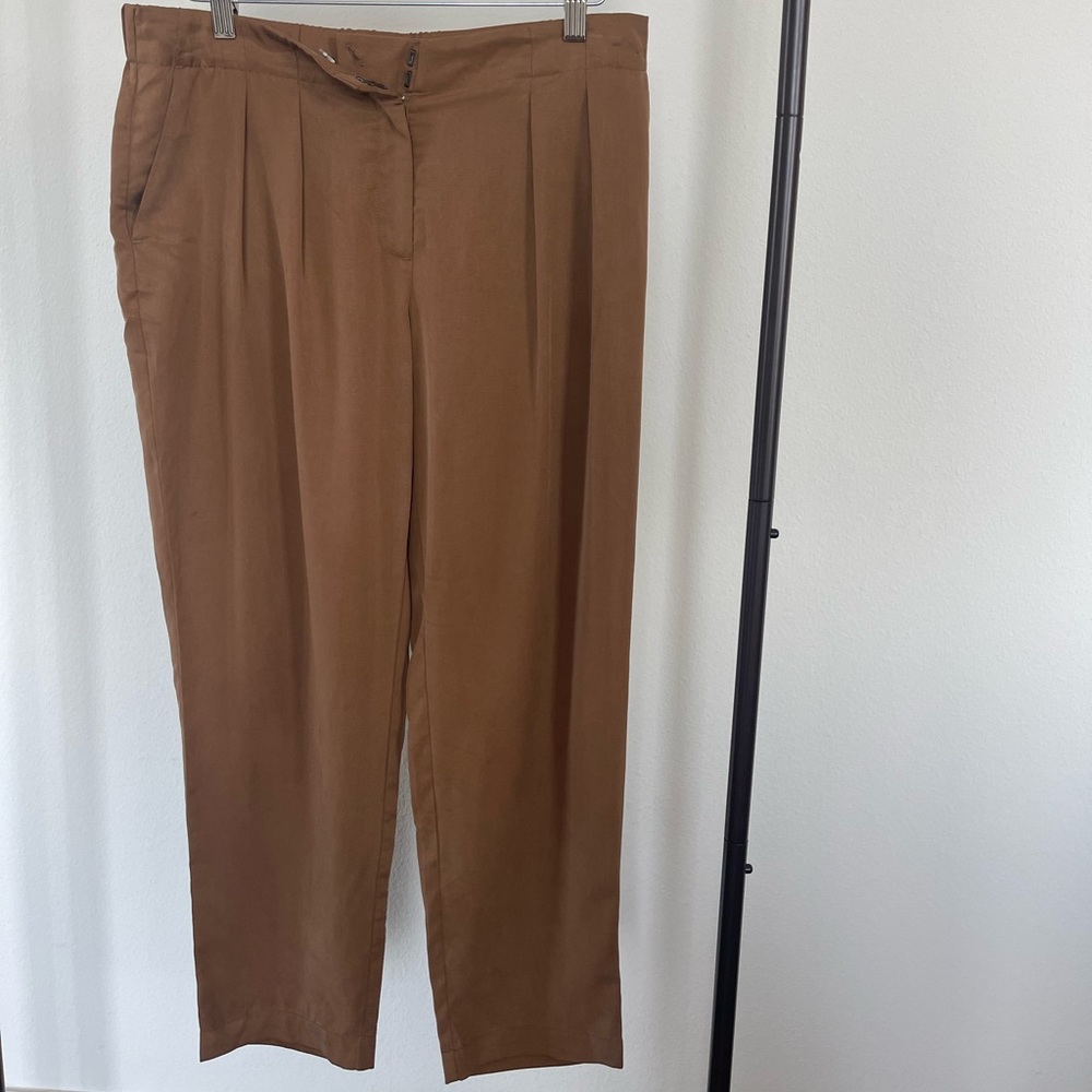 Chicos Easy Chic Soft Pants. Buttery soft material.